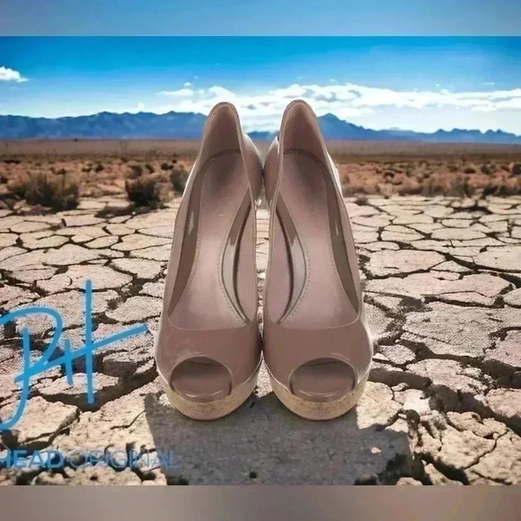 Barely worn Gucci patent stilettos- comes with Gucci dust bag- color is Sand,EUC - Picture 1 of 15